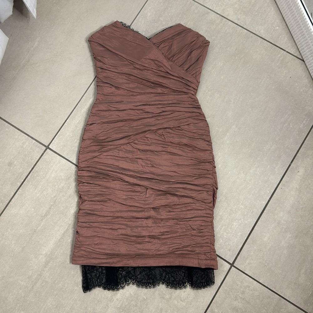 BCBG MAXAZRIA Elegant Ruched Strapless Dress with Lace Trim